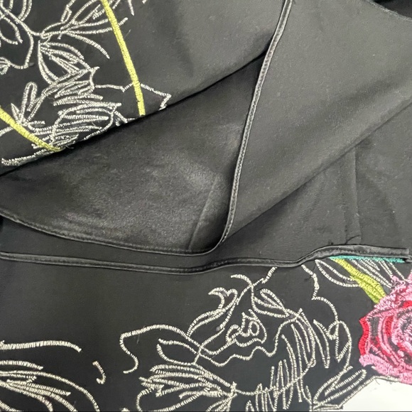 100% Silk Black Floral Embroidered Knee Length Skirt Size 6 Like New - Picture 10 of 17